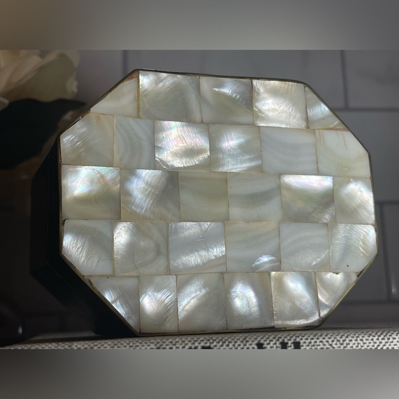 Vintage Brass and Mother of Pearl Jewelry Trinket Box - Picture 7 of 12